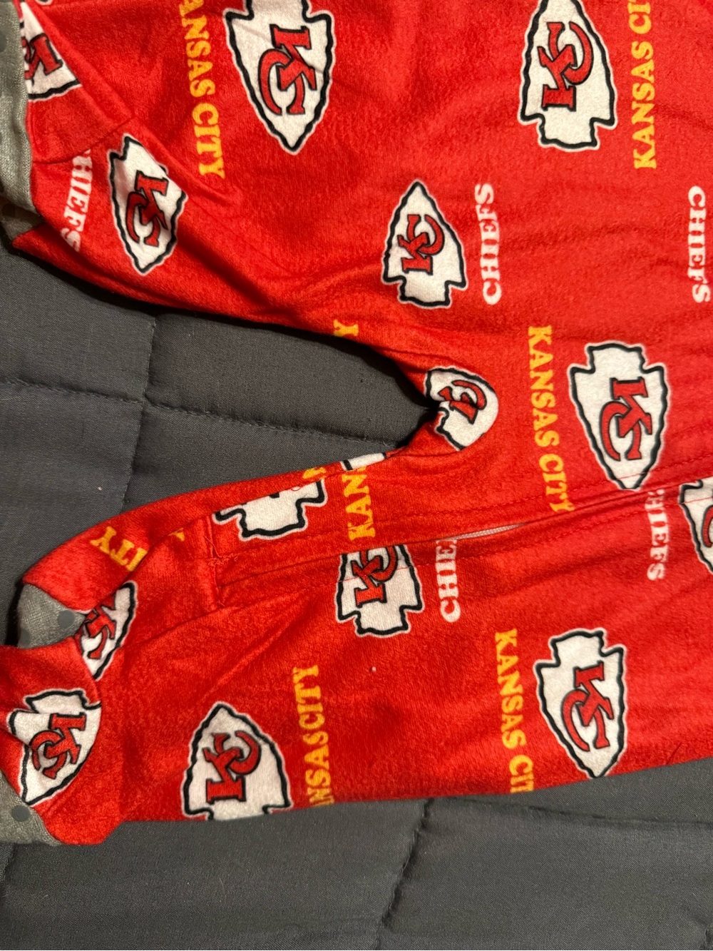NWT Kansas City Chiefs Red Baby One-Piece Sleeper - NFL Team Print - Picture 5 of 7